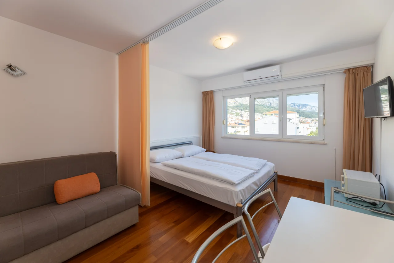 Apartment V-3